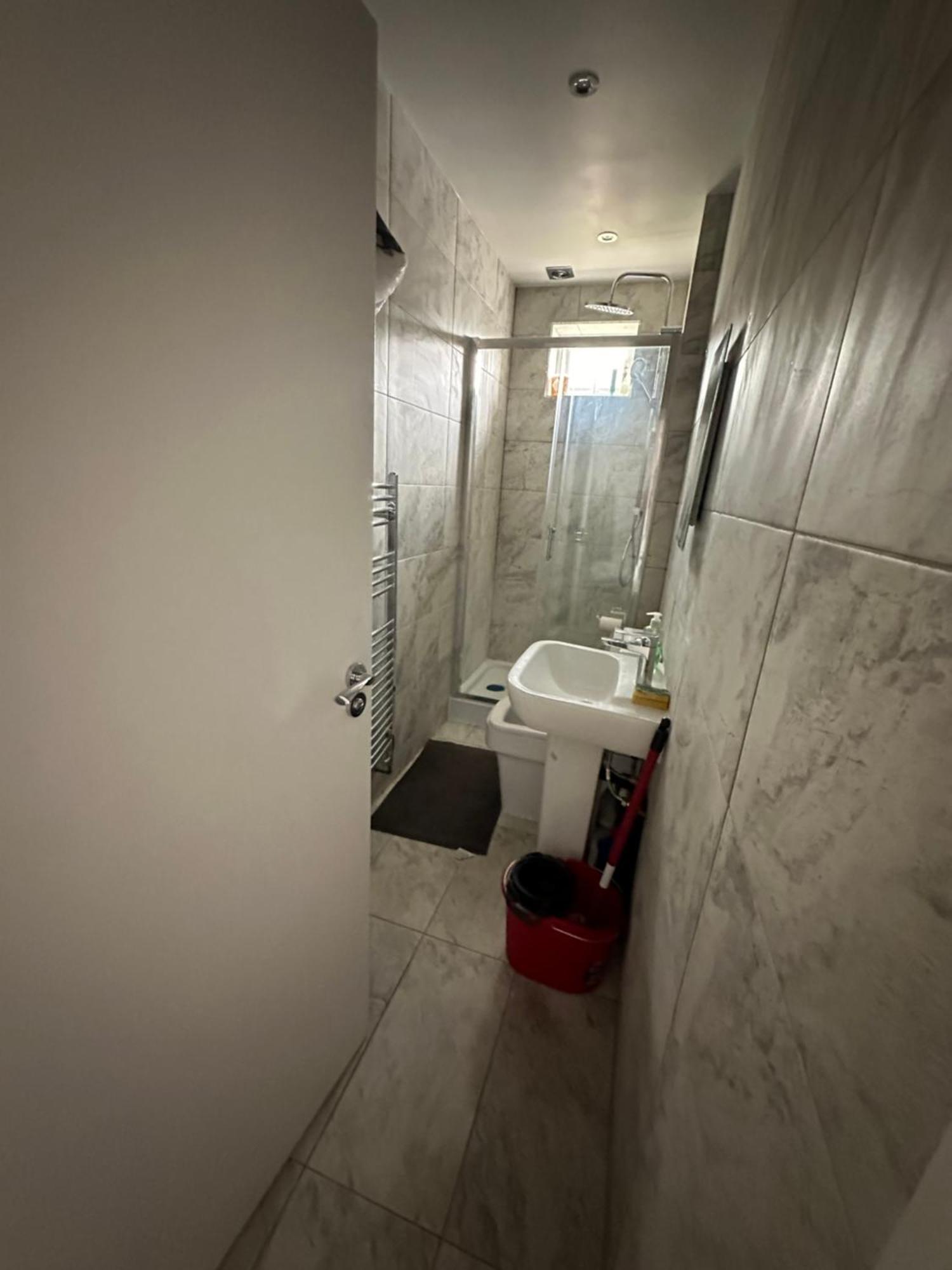 Luxury Ensuite Studio In Crayford Dartford Bexley London With Full Kitchen And Side Garden Alleyway Entrance Erith Extérieur photo