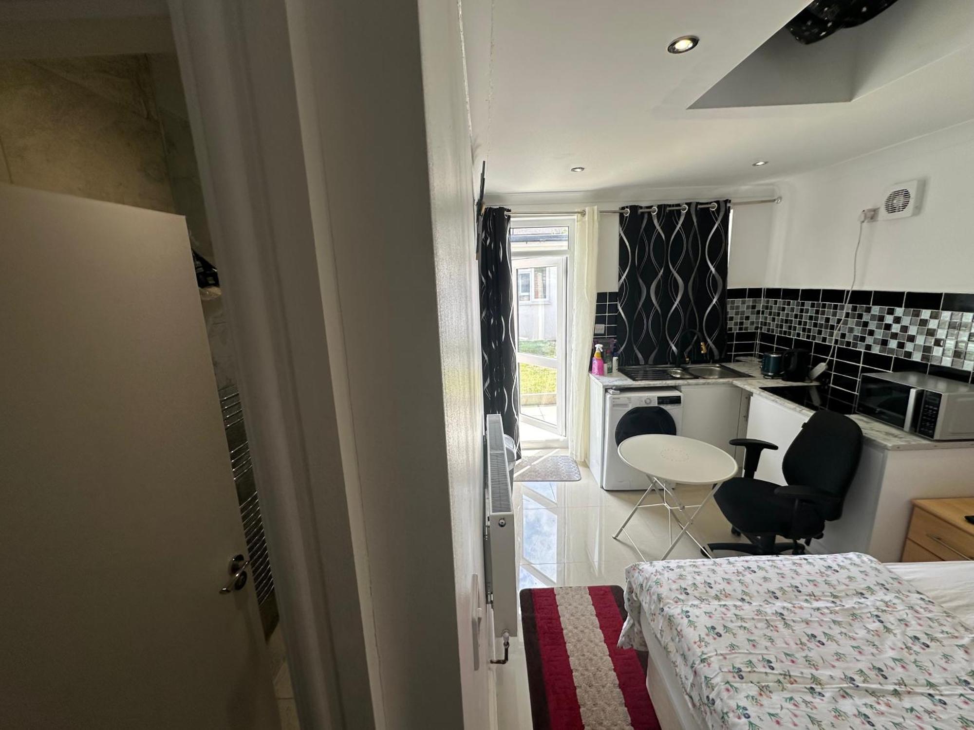 Luxury Ensuite Studio In Crayford Dartford Bexley London With Full Kitchen And Side Garden Alleyway Entrance Erith Extérieur photo