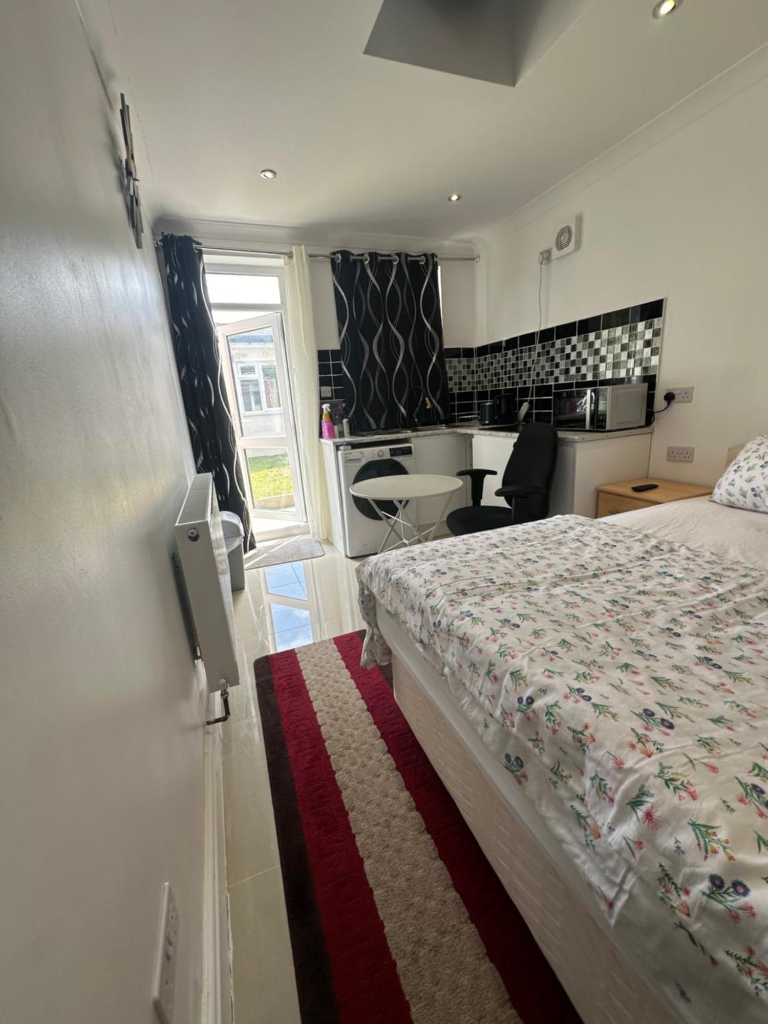 Luxury Ensuite Studio In Crayford Dartford Bexley London With Full Kitchen And Side Garden Alleyway Entrance Erith Extérieur photo