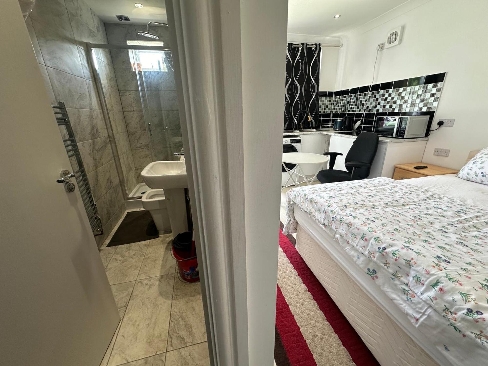 Luxury Ensuite Studio In Crayford Dartford Bexley London With Full Kitchen And Side Garden Alleyway Entrance Erith Extérieur photo