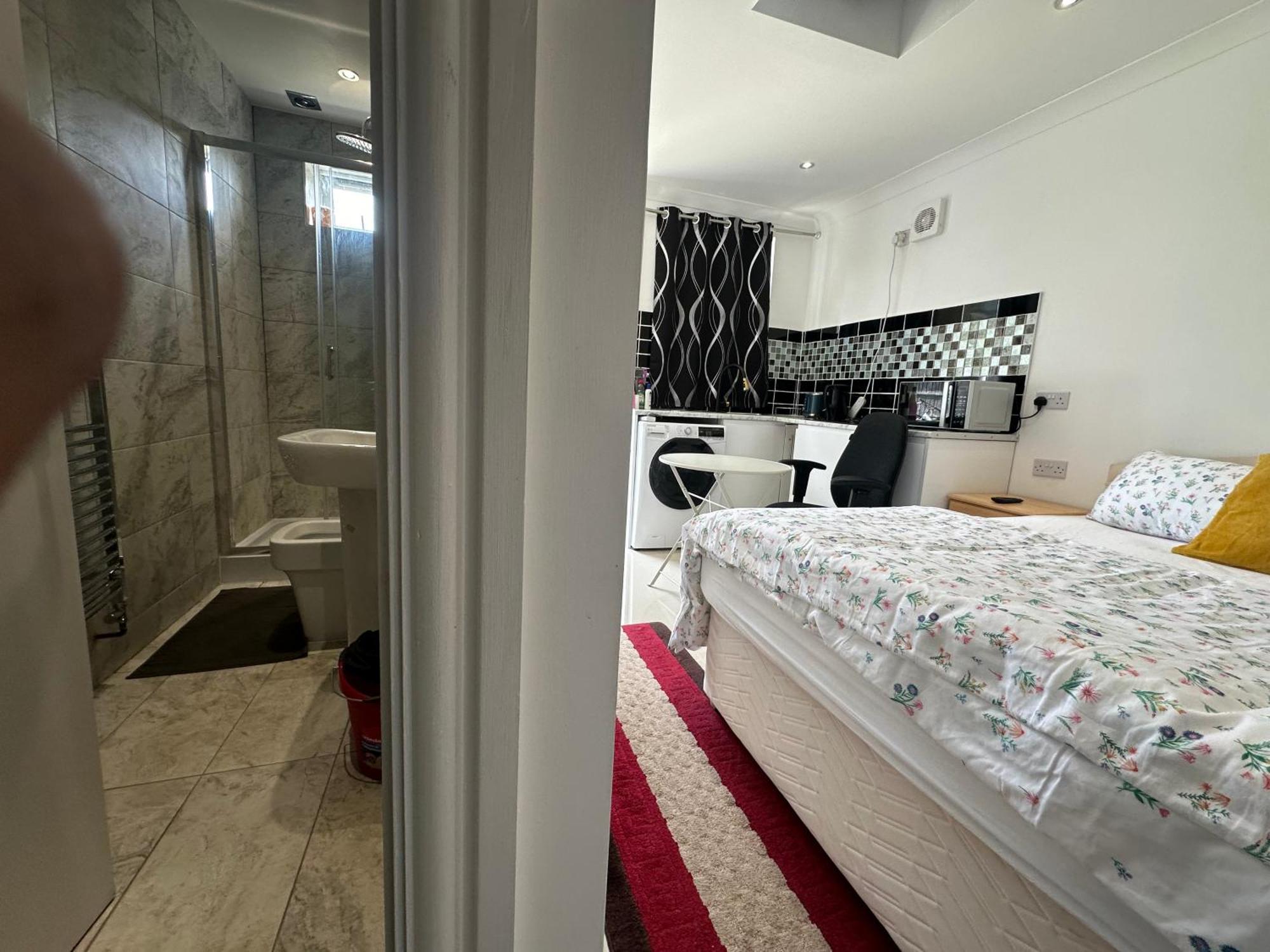 Luxury Ensuite Studio In Crayford Dartford Bexley London With Full Kitchen And Side Garden Alleyway Entrance Erith Extérieur photo