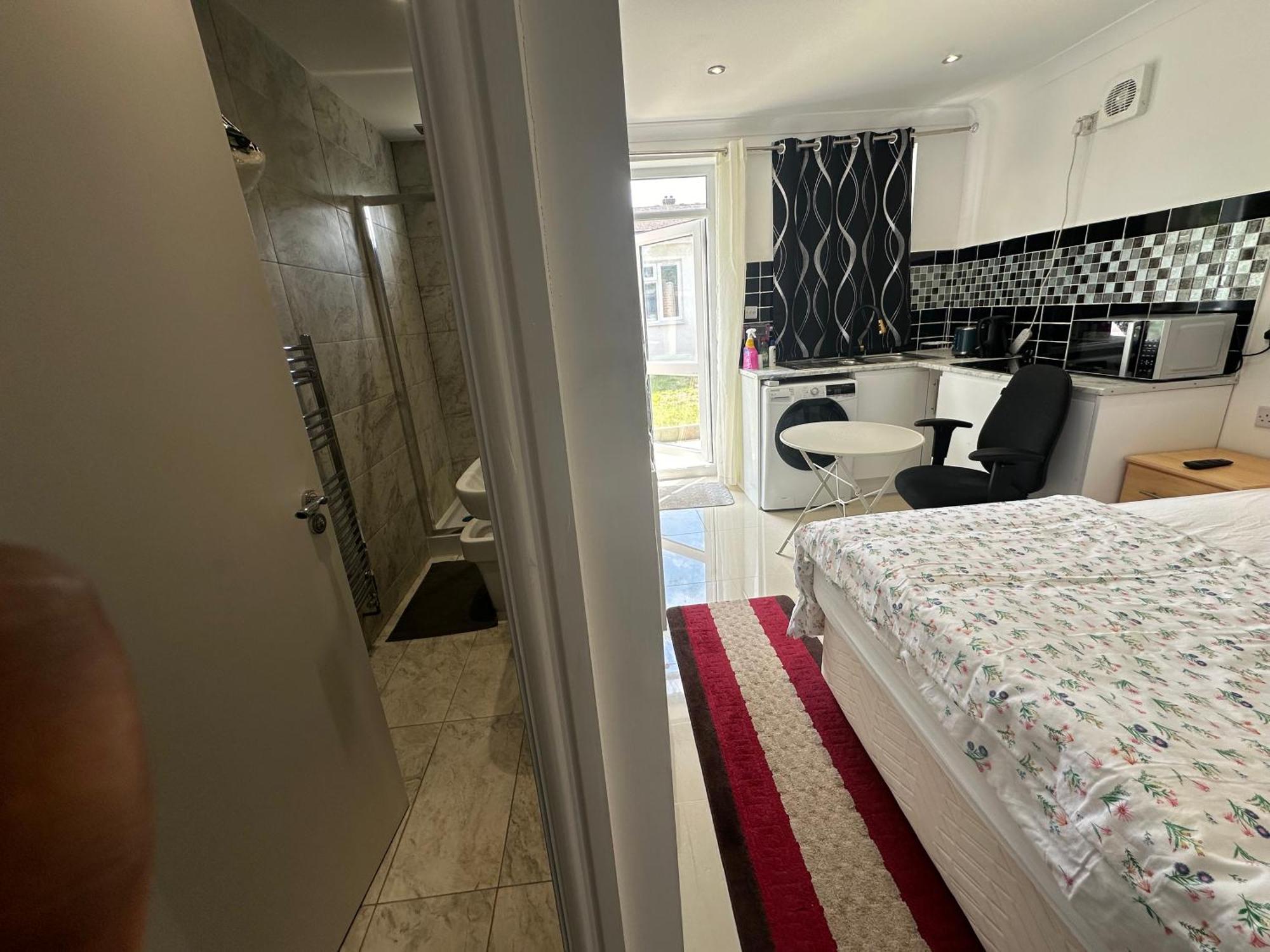 Luxury Ensuite Studio In Crayford Dartford Bexley London With Full Kitchen And Side Garden Alleyway Entrance Erith Extérieur photo
