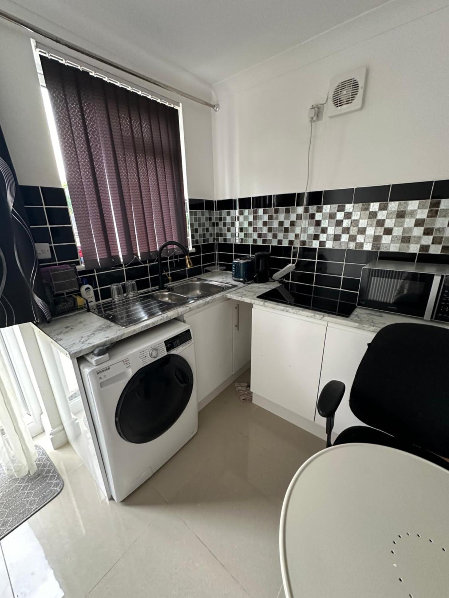 Luxury Ensuite Studio In Crayford Dartford Bexley London With Full Kitchen And Side Garden Alleyway Entrance Erith Extérieur photo