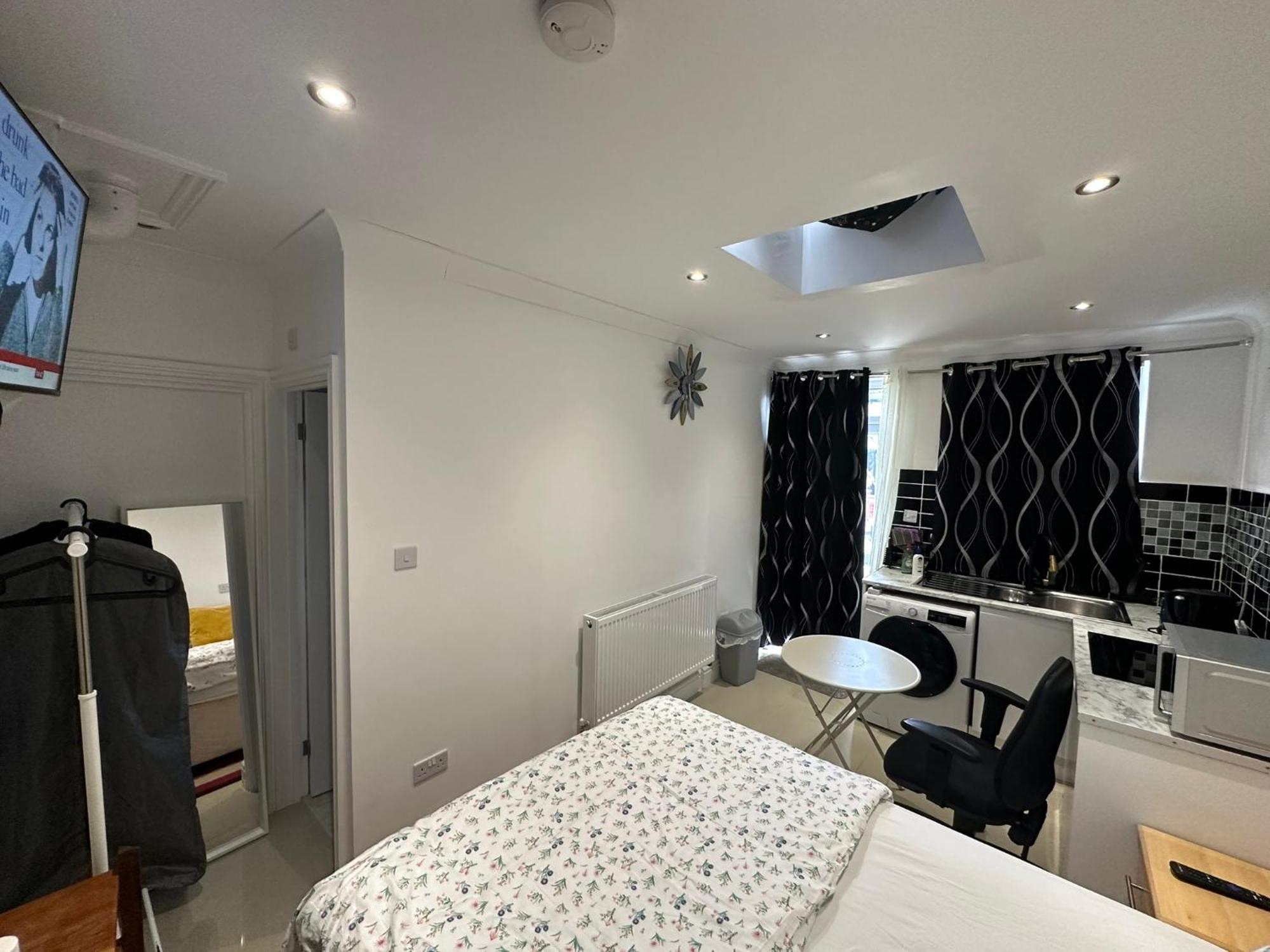 Luxury Ensuite Studio In Crayford Dartford Bexley London With Full Kitchen And Side Garden Alleyway Entrance Erith Extérieur photo