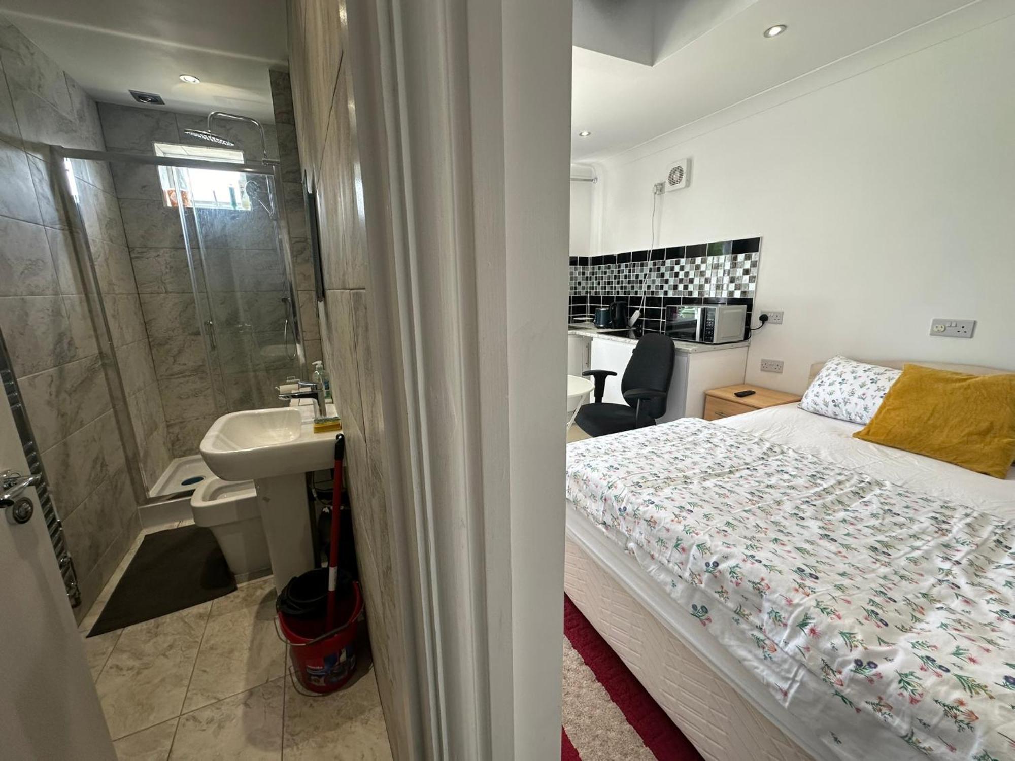Luxury Ensuite Studio In Crayford Dartford Bexley London With Full Kitchen And Side Garden Alleyway Entrance Erith Extérieur photo