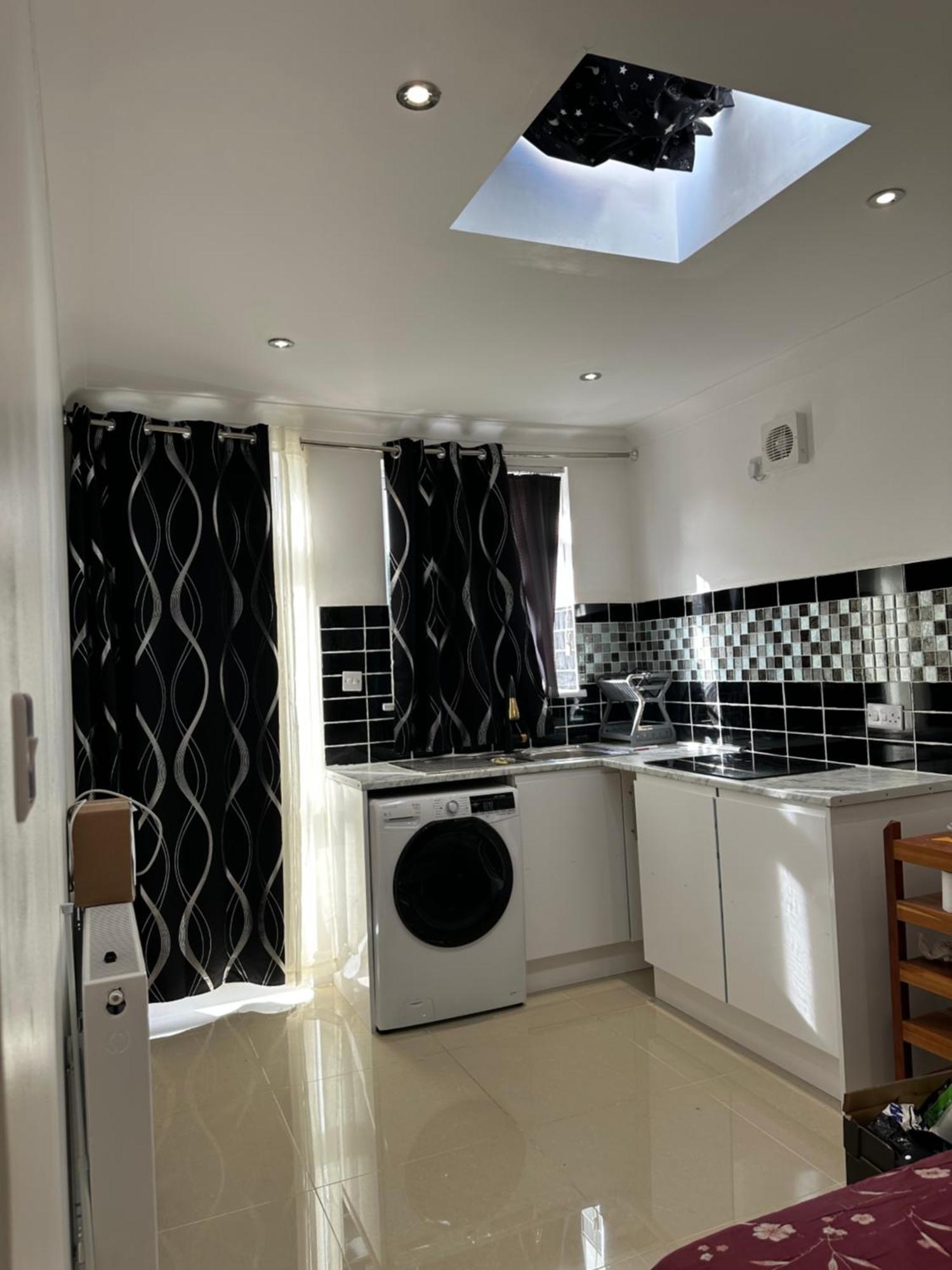 Luxury Ensuite Studio In Crayford Dartford Bexley London With Full Kitchen And Side Garden Alleyway Entrance Erith Extérieur photo