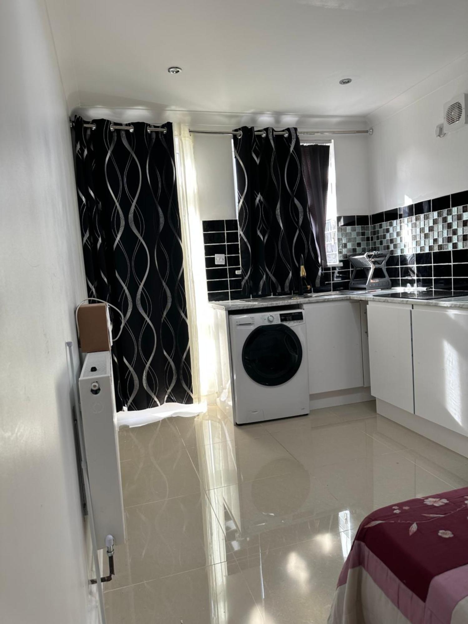 Luxury Ensuite Studio In Crayford Dartford Bexley London With Full Kitchen And Side Garden Alleyway Entrance Erith Extérieur photo