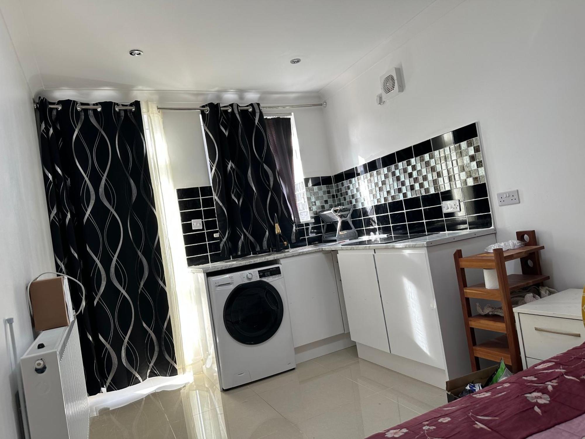 Luxury Ensuite Studio In Crayford Dartford Bexley London With Full Kitchen And Side Garden Alleyway Entrance Erith Extérieur photo
