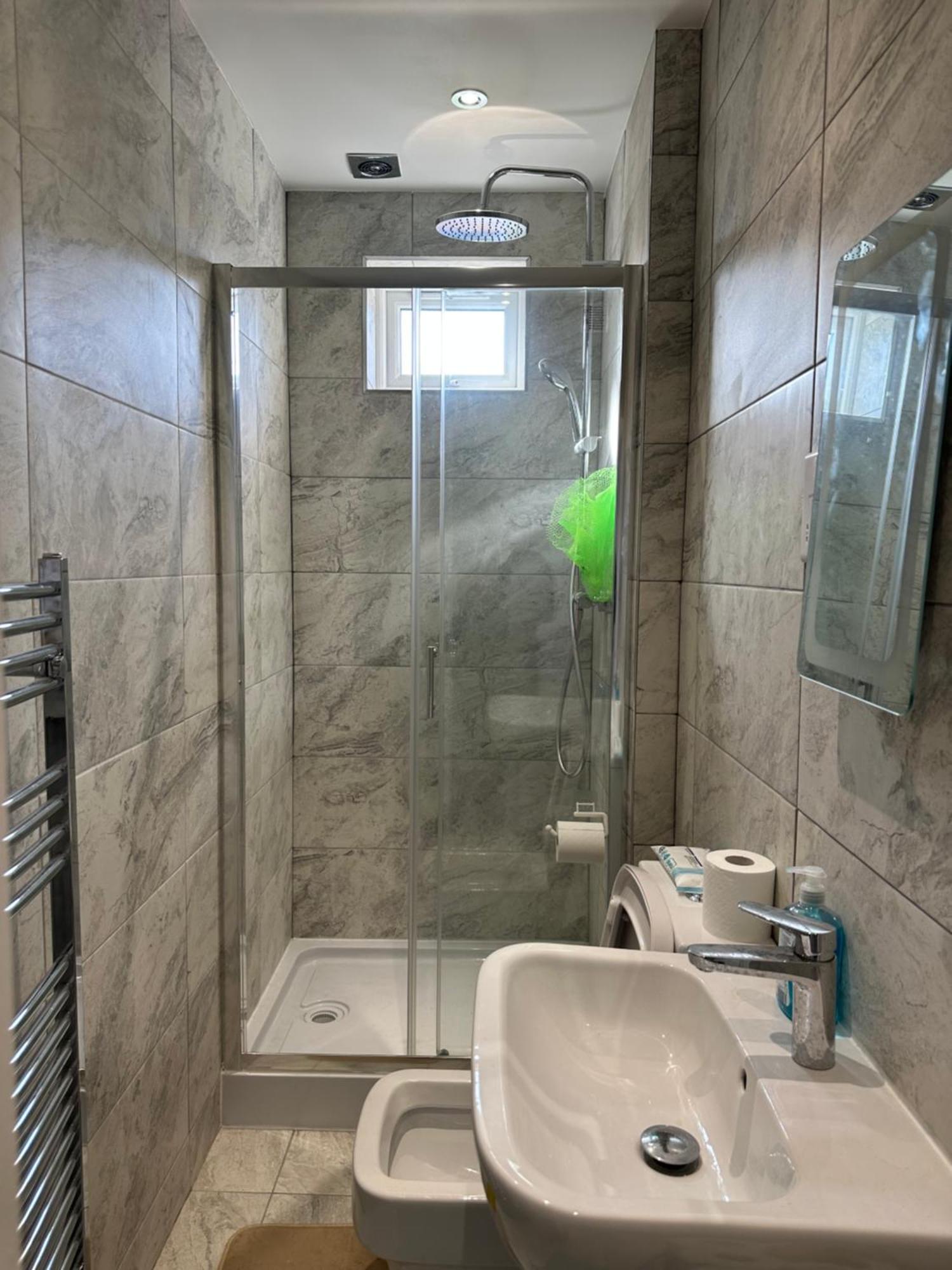 Luxury Ensuite Studio In Crayford Dartford Bexley London With Full Kitchen And Side Garden Alleyway Entrance Erith Extérieur photo