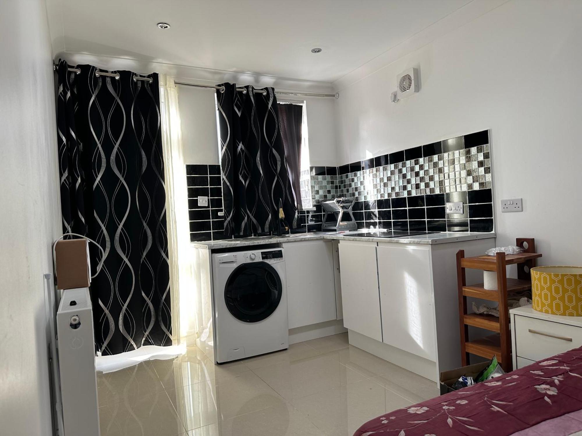 Luxury Ensuite Studio In Crayford Dartford Bexley London With Full Kitchen And Side Garden Alleyway Entrance Erith Extérieur photo